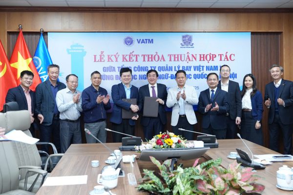 Ký kết hợp tác với Tổng Công ty Quản lý bay Việt Nam: Nâng tầm đào tạo ngoại ngữ trong lĩnh vực hàng không